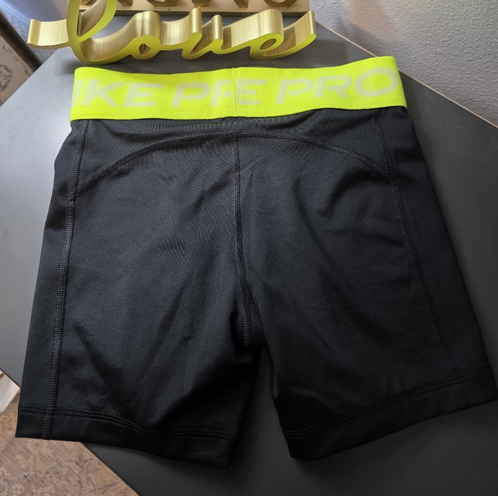 Nike Dri-Fit - Picture 2 of 3